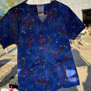Landau Scrub top